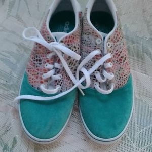 Size 7.5 Adidas sneakers